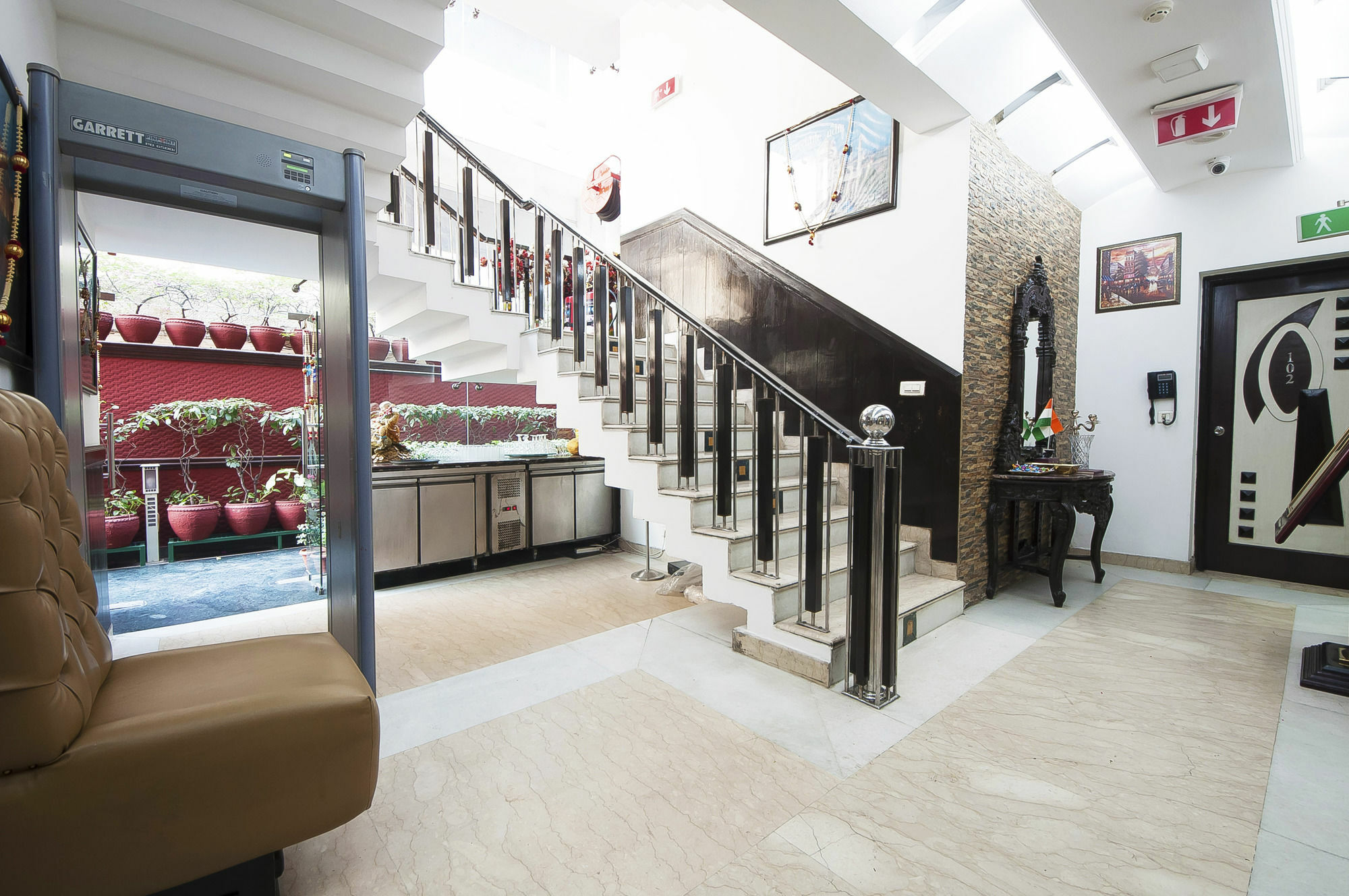 Golden Leaf Hotel Нью-Дели Экстерьер фото