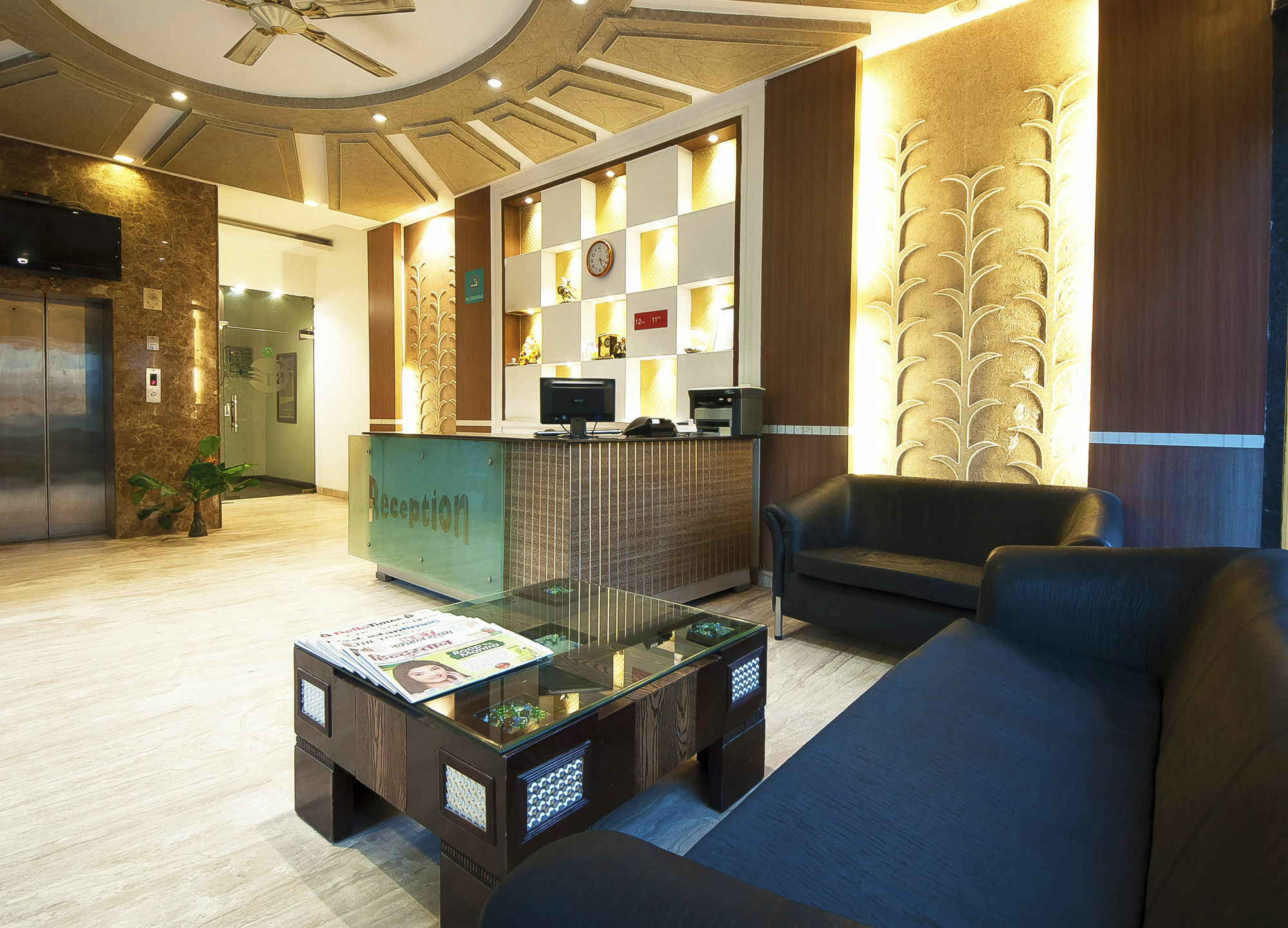 Golden Leaf Hotel Нью-Дели Экстерьер фото