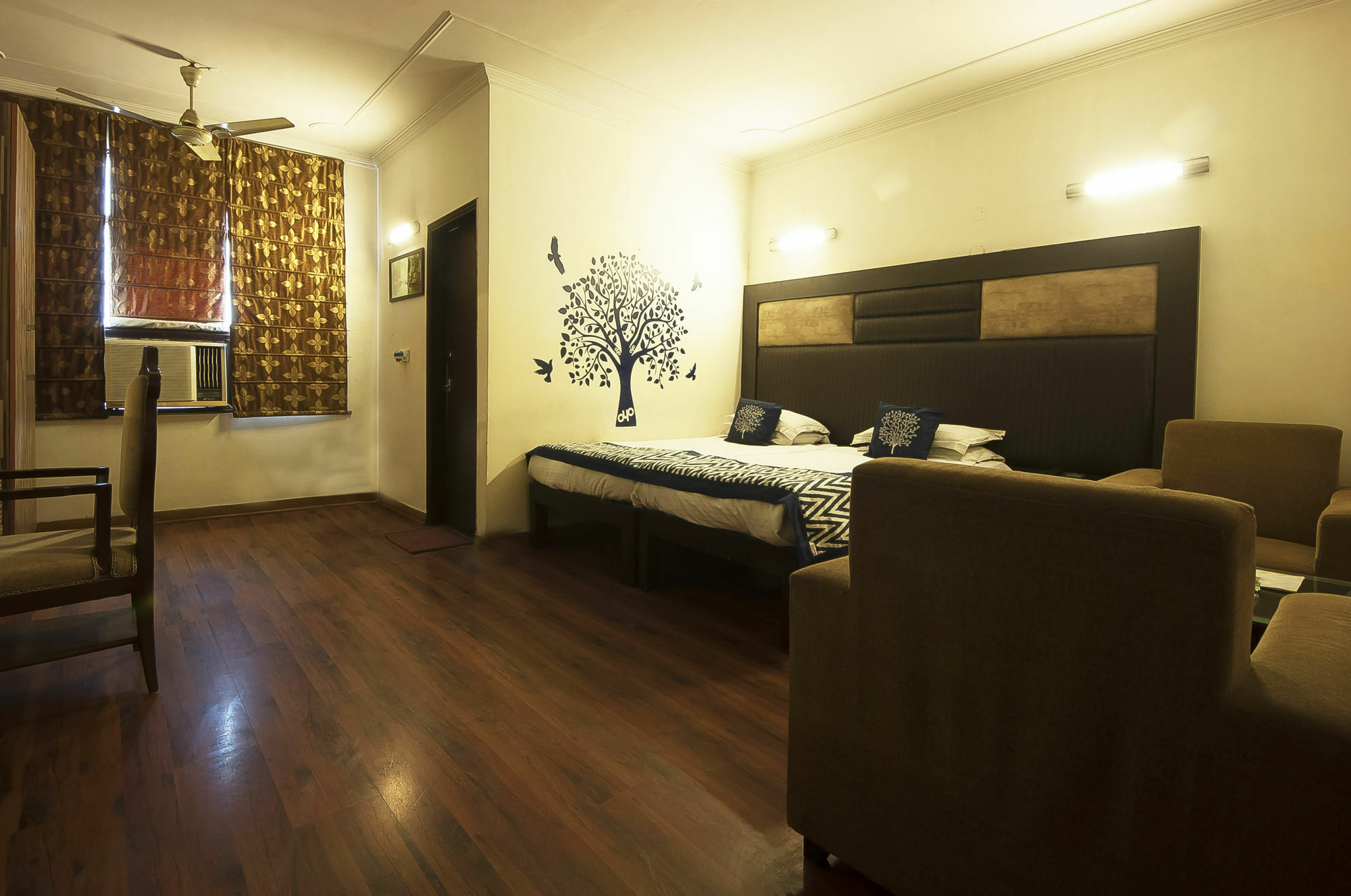 Golden Leaf Hotel Нью-Дели Экстерьер фото